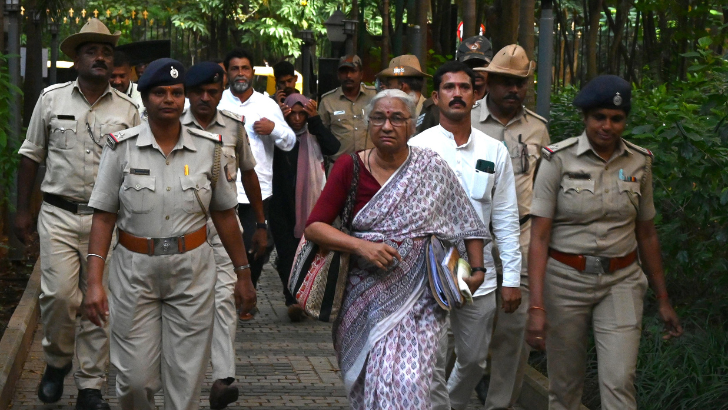 https://salarnews.in/public/uploads/images/newsimages/maannewsimage04112025_225339_Medha patkar.png